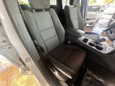 Used 2019 Jeep Grand Cherokee Laredo image 28