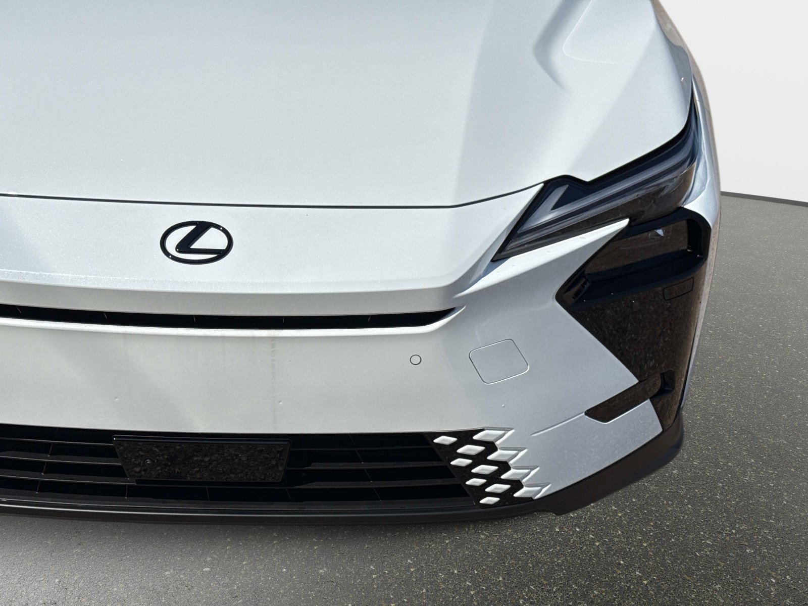 New 2026 Lexus ES 350h w/ Cold Area Package FWD image 9