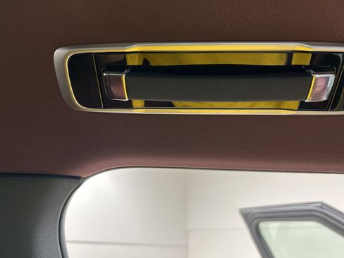 Used 2025 Land Rover Range Rover SE image 43