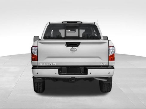 Used 2021 Nissan Titan SV w/ SV Convenience Package RWD image 9