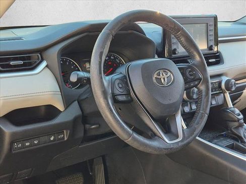 Used 2019 Toyota RAV4 XLE Premium w/ Cold Weather Package FWD image 9