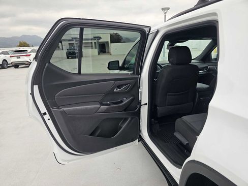 Used 2023 Chevrolet Traverse LT FWD image 17