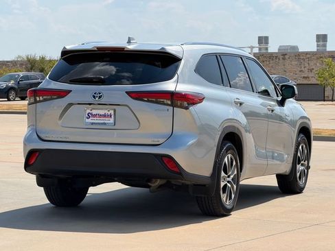 Used 2021 Toyota Highlander XLE FWD image 6