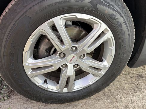 Used 2019 GMC Terrain SLE w/ Driver Convenience Package FWD image 5