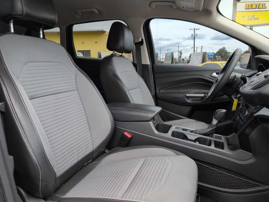 Used 2017 Ford Escape SE w/ SE Sport Appearance Package FWD image 11