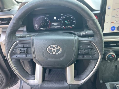 Used 2025 Toyota Tacoma TRD Sport AWD/4WD image 7