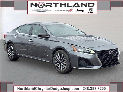 Used 2024 Nissan Altima 2.5 SV image 1