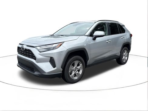 Used 2024 Toyota RAV4 XLE w/ Convenience Package FWD image 7