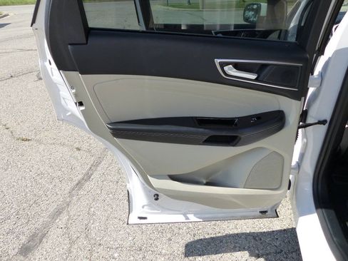 Used 2019 Ford Edge Titanium w/ Equipment Group 301A AWD/4WD image 40
