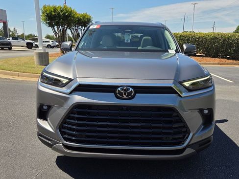 New 2026 Toyota Grand Highlander FWD image 2