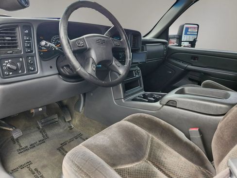 Used 2006 Chevrolet Silverado 2500 LT w/ Heavy-Duty Power Package image 11