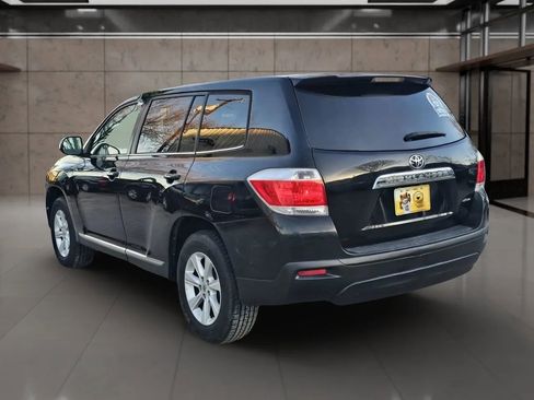 Used 2013 Toyota Highlander SE w/ Cold Weather Pkg image 20