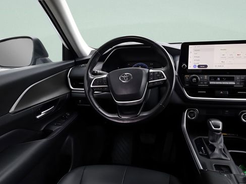 Certified 2024 Toyota Grand Highlander XLE image 32