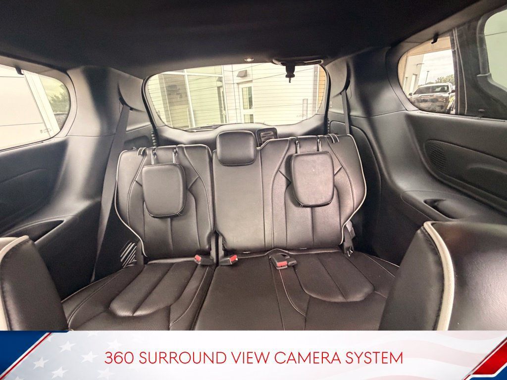 Used 2025 Chrysler Pacifica Limited AWD/4WD image 11