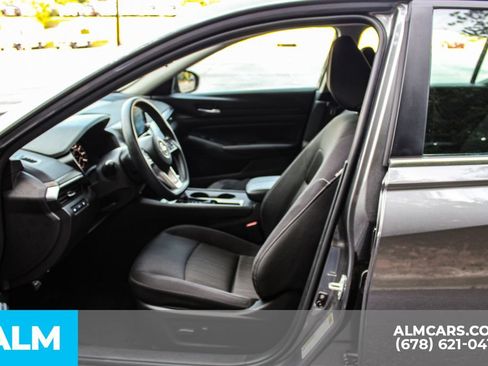 Used 2025 Nissan Altima 2.5 SV FWD image 17