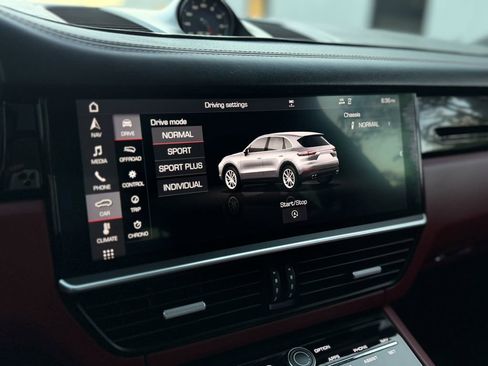 Used 2019 Porsche Cayenne S image 31