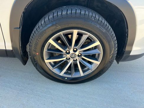 Used 2019 Toyota Highlander XLE image 25