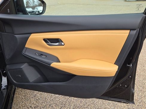 Used 2025 Nissan Sentra SV w/ SV Premium Package image 8