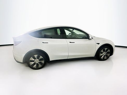 Used 2022 Tesla Model Y Long Range image 10