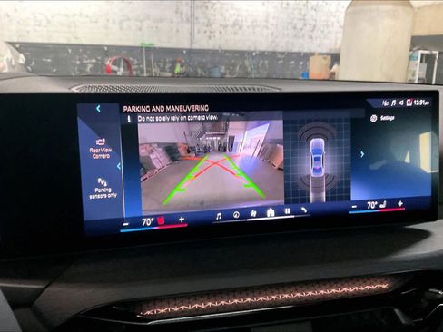 Used 2025 BMW 330i Sedan w/ M Sport Package image 23