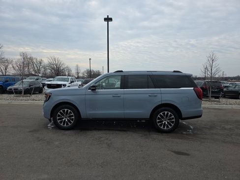 Certified 2025 Ford Expedition Platinum image 4