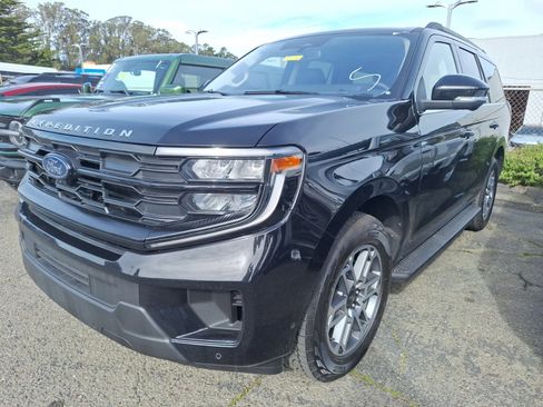 Used 2025 Ford Expedition Active image 3