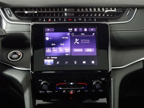 New 2025 Jeep Grand Cherokee L Laredo image 33