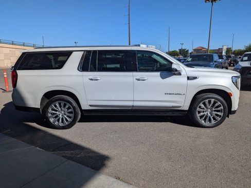 Used 2022 GMC Yukon XL Denali AWD/4WD image 6