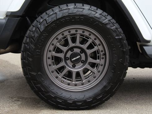 Used 2020 Jeep Wrangler Unlimited Sahara w/ Cold Weather Group AWD/4WD image 26