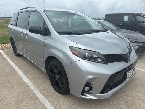 Used 2020 Toyota Sienna SE w/ SE Preferred Package AWD/4WD image 1