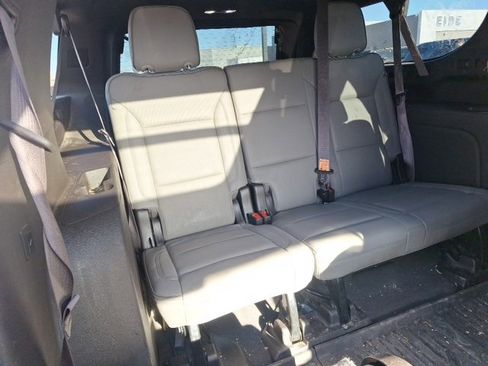 Used 2022 GMC Yukon XL SLT w/ SLT Premium Package image 13