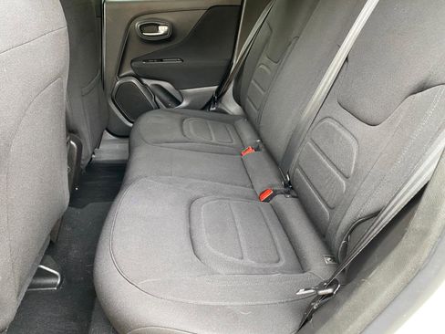 Used 2021 Jeep Renegade Latitude image 40