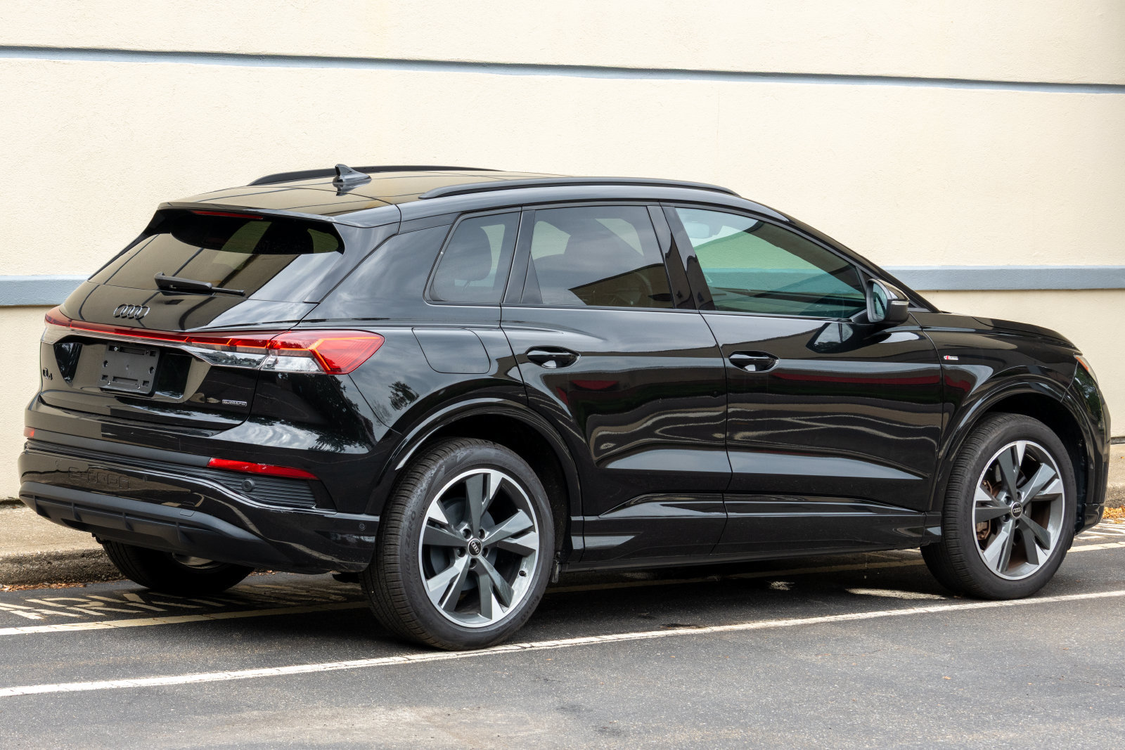 Used 2023 Audi Q4 e-tron Premium Plus w/ Premium Plus AWD/4WD image 11