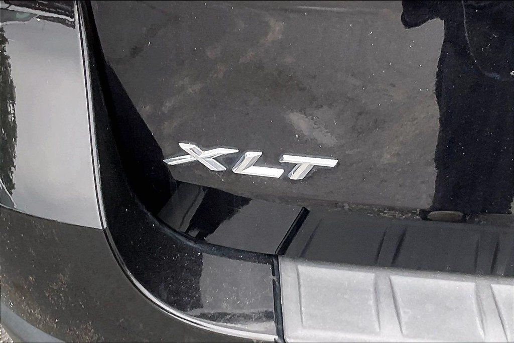 Used 2020 Ford Explorer XLT w/ Equipment Group 202A AWD/4WD image 7