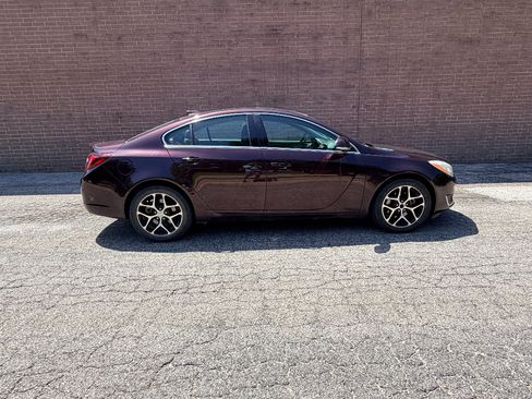 Used 2017 Buick Regal Sport Touring FWD image 6