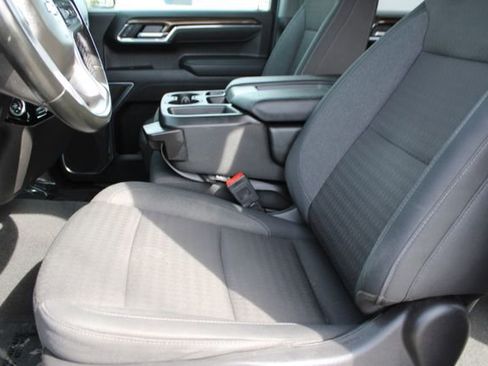 Used 2025 Chevrolet Silverado 1500 LT image 36