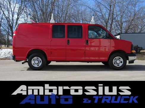 Used 2017 Chevrolet Express 3500 image 1