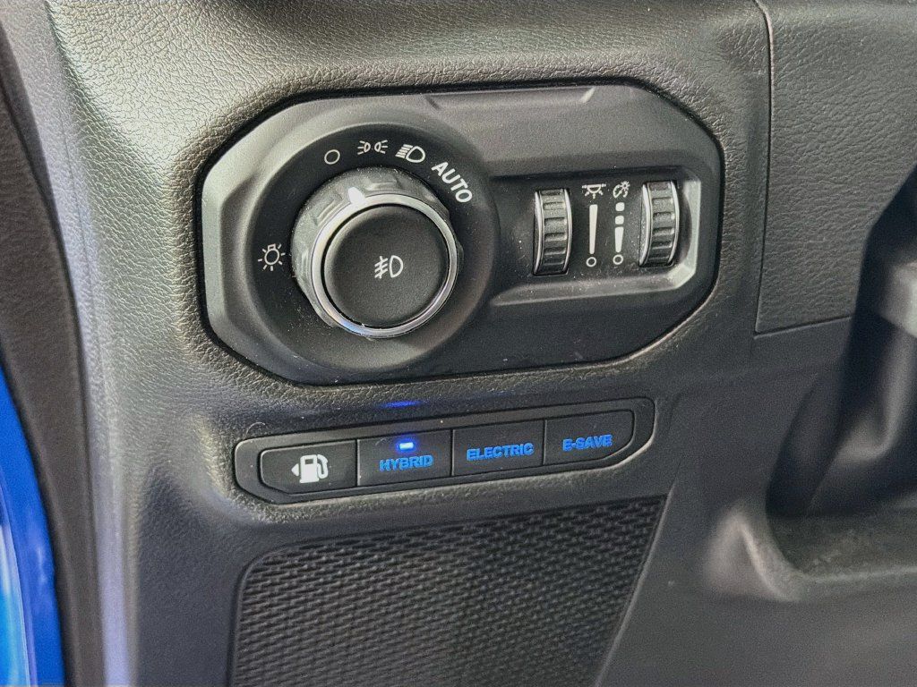 Used 2022 Jeep Wrangler Unlimited Sahara AWD/4WD image 10