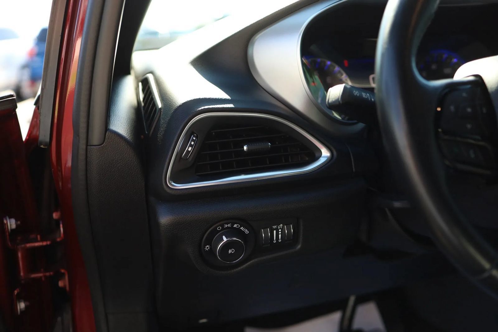 Used 2019 Chrysler Pacifica Touring-L w/ Advanced Safetytec Group FWD image 15