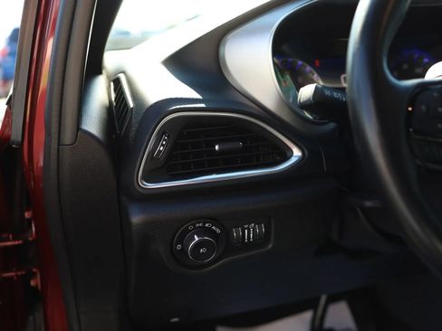 Used 2019 Chrysler Pacifica Touring-L w/ Advanced Safetytec Group FWD image 15