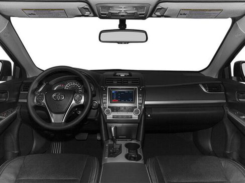 Used 2014 Toyota Camry SE w/ Leather Package FWD image 7