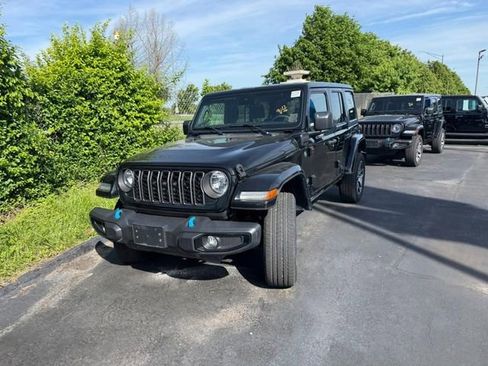 Used 2024 Jeep Wrangler Unlimited w/ Convenience Group AWD/4WD image 4