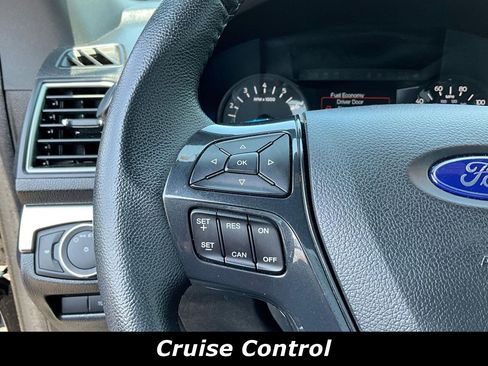 Used 2018 Ford Explorer XLT FWD image 10