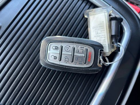 Used 2023 Chrysler Pacifica Touring-L FWD image 22