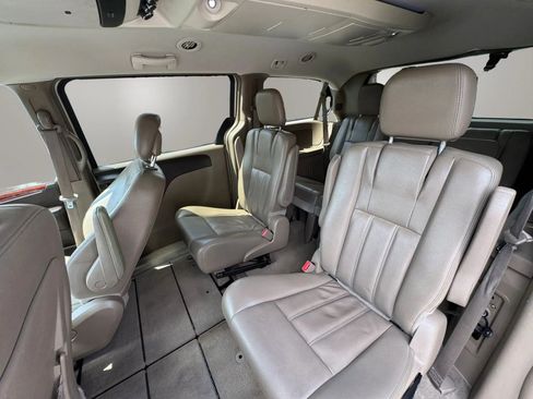 Used 2013 Chrysler Town & Country Touring FWD image 14