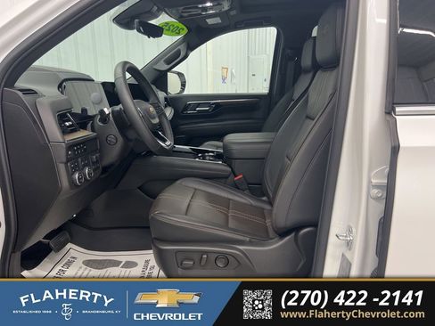 Used 2025 Chevrolet Suburban High Country image 9