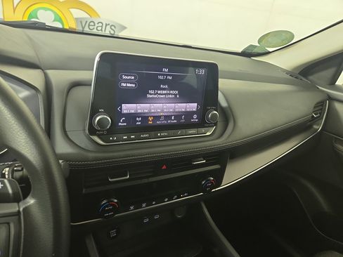 Used 2024 Nissan Rogue SV image 21