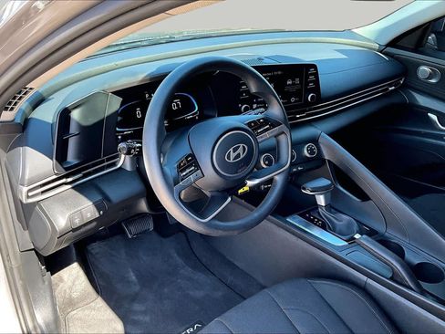 Used 2026 Hyundai Elantra SE FWD image 16