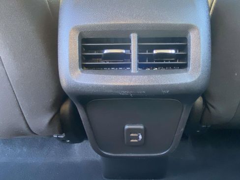 Used 2022 Chevrolet Equinox LS image 12