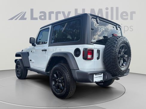 Used 2022 Jeep Wrangler Sport AWD/4WD image 3